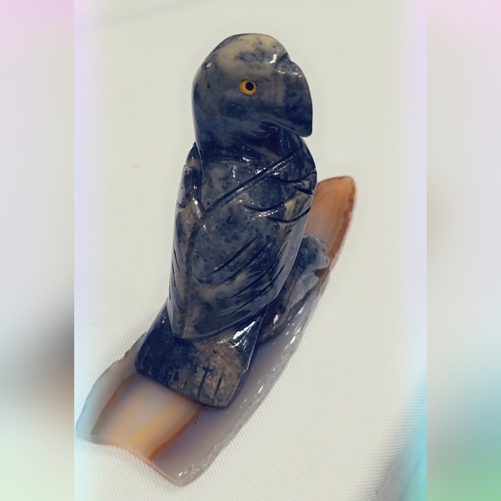 Gemstone Parrot 🦜 On Agate Slice, Hand Carved From Peru